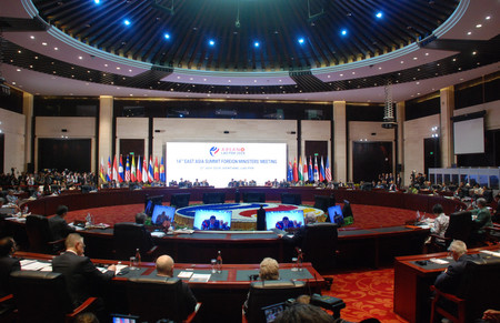 ２７日、ビエンチャンで開かれた東アジアサミット（ＥＡＳ）外相会議