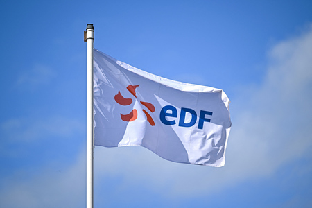 フランス電力（ＥＤＦ）の社旗（ＡＦＰ時事）