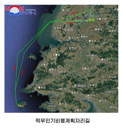 北朝鮮国防省が２７日に発表した韓国軍の無人機の飛行計画経路とされる画像。白※（令に翊のツクリ）島から平壌までの往復路が示されている（朝鮮通信・時事）