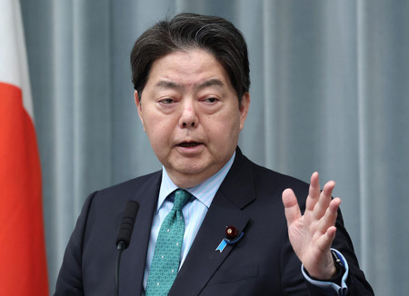 記者会見する林芳正官房長官＝２６日午前、首相官邸