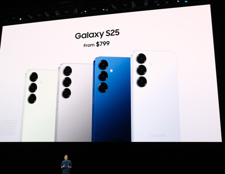 韓国サムスン電子が発表した新型スマートフォン「ギャラクシーＳ２５」シリーズ＝２２日、米カリフォルニア州サンノゼ