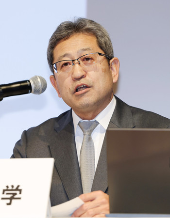 子会社の田辺三菱製薬の売却に関して記者会見する三菱ケミカルグループの筑本学社長=7日午後、東京都中央区