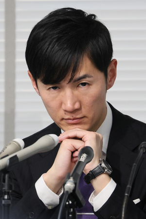 記者会見する石丸伸二氏=6日、東京都港区