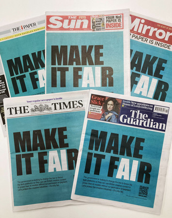 著作権法改正案に抗議するキャンペーン広告が一斉に掲載された25日付の英紙=ロンドン