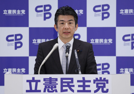 記者会見する立憲民主党の重徳和彦政調会長=16日午前、国会内