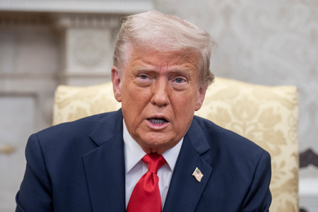 トランプ米大統領=14日、米ワシントン(EPA時事)