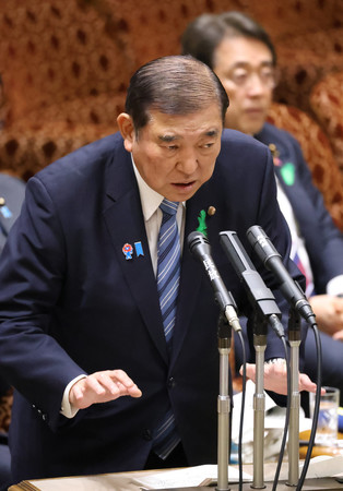参院予算委員会で答弁する石破茂首相=21日午前、国会内