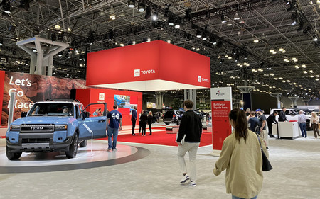 米ニューヨークで開かれた自動車ショーの展示会場=4月24日