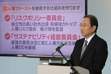 性暴力問題の再発防止策について説明するフジテレビの清水賢治社長=30日午後、東京都港区の同社本社