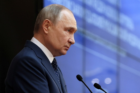 ロシアのプーチン大統領＝４月２８日、サンクトペテルブルク（ＥＰＡ時事） 