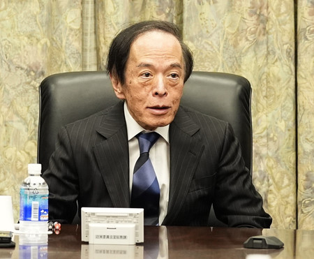金融政策決定会合に臨む日銀の植田和男総裁＝１日午前、日銀本店（代表撮影）