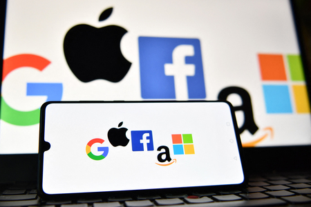 米巨大IT企業5社(グーグル、アップル、フェイスブック=現メタ、アマゾン・ドット・コム、マイクロソフト)のロゴ(AFP時事)