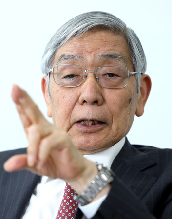 インタビューに答える黒田東彦前日銀総裁=4月28日、東京都港区