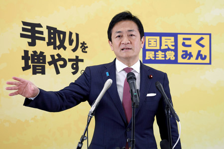 記者会見する国民民主党の玉木雄一郎代表=4月22日、国会内