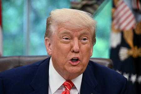 トランプ米大統領=8日、ワシントン(AFP時事)