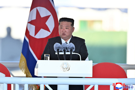 北朝鮮の金正恩朝鮮労働党総書記=4月25日、南浦市(朝鮮中央通信配信)(AFP時事)