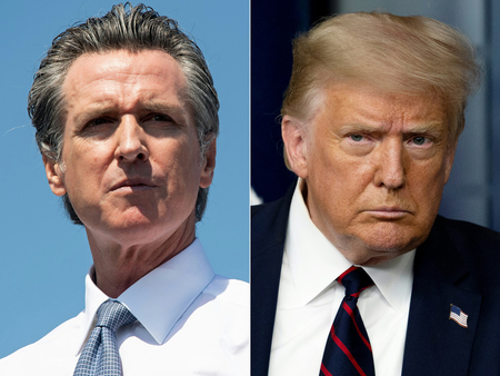 米カリフォルニア州のニューサム知事(写真左)とトランプ大統領(AFP時事)