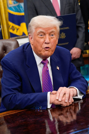 トランプ米大統領=9日、ホワイトハウス(EPA時事)