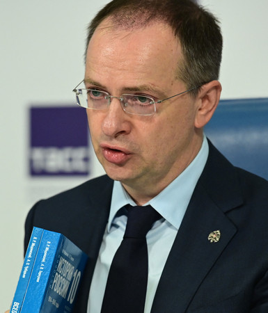 ロシアのメジンスキー大統領補佐官=2023年8月、モスクワ(AFP時事)