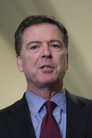 コミー元米連邦捜査局(FBI)長官=2018年12月、ワシントン(AFP時事)