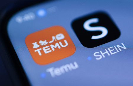 スマートフォン上に表示されるTemu(テム)とSHEIN(シーイン)のアプリ=2月7日、ベルリン(EPA時事)