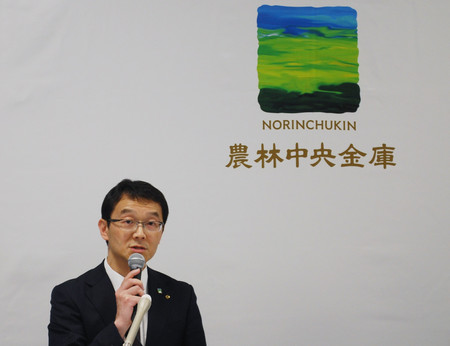 記者会見する農林中央金庫の北林太郎理事長=22日、東京都千代田区