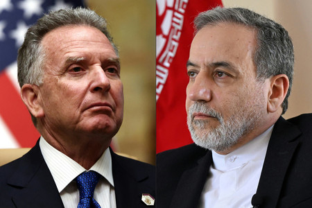 ウィトコフ米中東担当特使(左)とイランのアラグチ外相(AFP時事)
