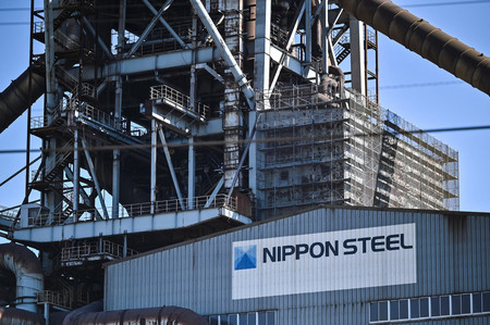 日本製鉄の製鉄所=2024年12月、茨城県鹿嶋市(AFP時事)