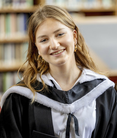 英オックスフォード大で卒業式に出席したベルギーのエリザベート王女=2024年7月、英南部オックスフォード(dpa時事)