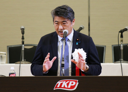 自民党千葉県連大会で講演する木原誠二選対委員長=24日午後、千葉市美浜区