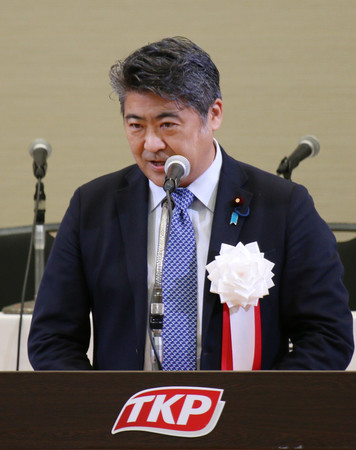 自民党千葉県連大会で講演する木原誠二選対委員長=24日午後、千葉市美浜区