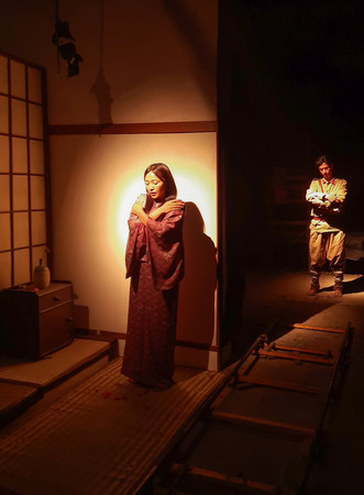 佐々木美佳さんが監督した短編映画「ブーゲンビリアの夢」撮影中の一場面＝２月７日、インド東部コルカタ（佐々木さん提供・時事）