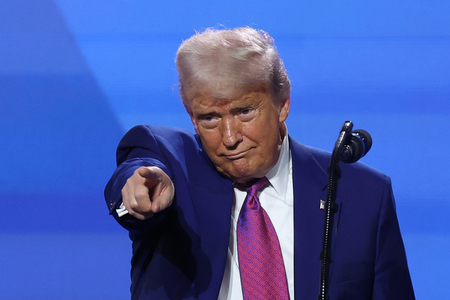 トランプ米大統領=13日、サウジアラビア・リヤド(EPA時事)