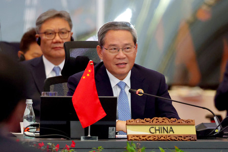 東南アジア諸国連合(ASEAN)、湾岸協力会議(GCC)との3者合同首脳会議に出席する中国の李強首相=27日、クアラルンプール(EPA時事)