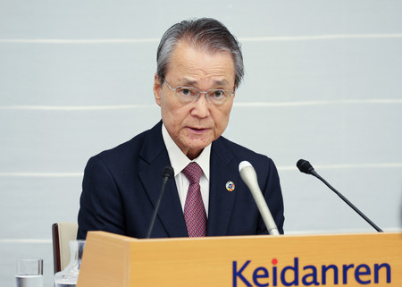 インタビューに答える経団連の筒井義信次期会長=22日、東京都千代田区の経団連会館