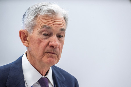 米連邦準備制度理事会（ＦＲＢ）のパウエル議長＝１５日、ワシントン（ＡＦＰ時事）