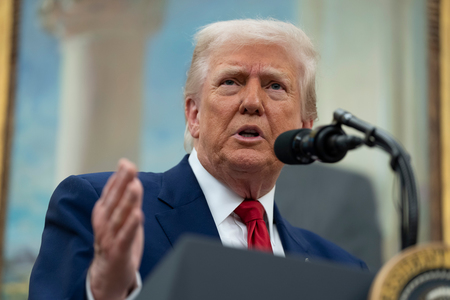 トランプ米大統領=28日、ワシントン(EPA時事)