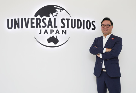 社長就任を控え、撮影に応じるユニーバーサル・スタジオ・ジャパン（ＵＳＪ）を運営するユー・エス・ジェイの村山卓氏＝５月２７日、大阪市此花区