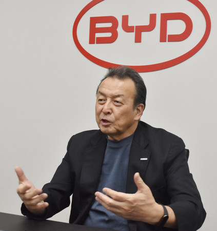 インタビューに応じる比亜迪(BYD)日本法人の東福寺厚樹社長=5月29日、横浜市