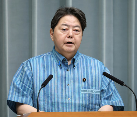 記者会見する林芳正官房長官=3日、首相官邸