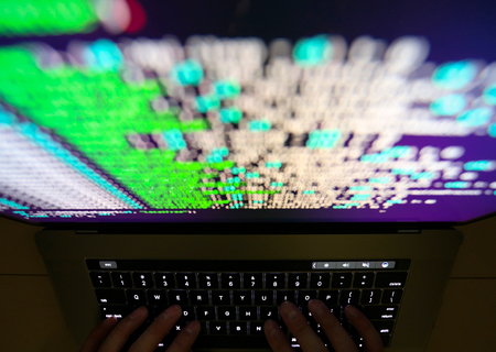 ソフトウエアのソースコード(設計情報)を表示するコンピューターの画面(資料・EPA時事)