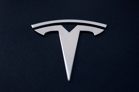 米電気自動車(EV)大手テスラのロゴマーク(AFP時事)