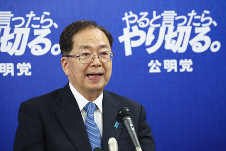 記者会見する公明党の斉藤鉄夫代表=6日午後、国会内