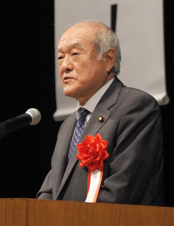 自民党岐阜県連大会で講演する同党の鈴木俊一総務会長=7日午後、岐阜市