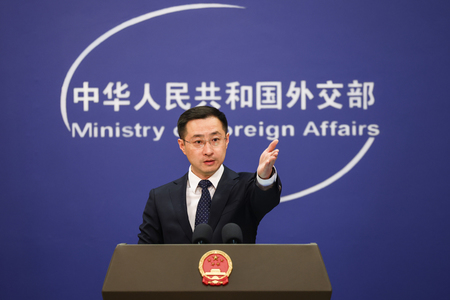 中国外務省の林剣副報道局長=6日、北京(EPA時事)
