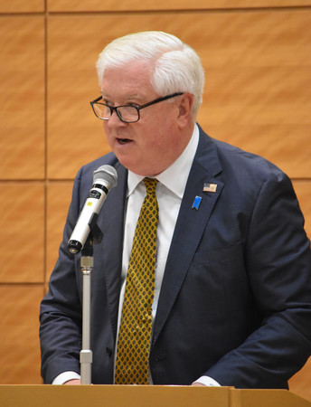 日米議員連盟の会合であいさつするグラス米大使=11日、国会内