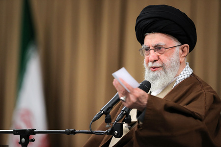 イランの最高指導者ハメネイ師=2月12日、テヘラン(AFP時事)