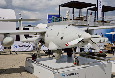 パリ国際航空ショーで、フランスの航空宇宙防衛大手サフラングループが展示した軍用ドローン=15日、仏ルブルジェ