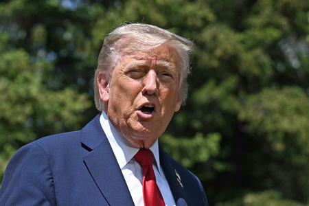 トランプ米大統領=16日、カナダ・カナナスキス(AFP時事)