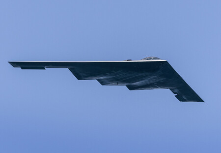 米軍の戦略爆撃機B2=2024年5月、米フロリダ州マイアミ(EPA時事)